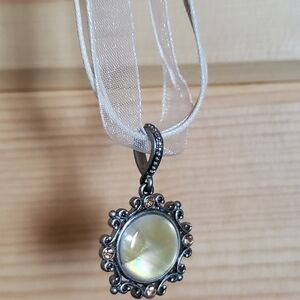 Vintage Lia Sophia Mother Of Pearl Necklace